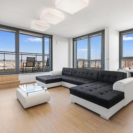 Sky Apartman In Bratislava - With 2 Parking Places Eksteriør bilde