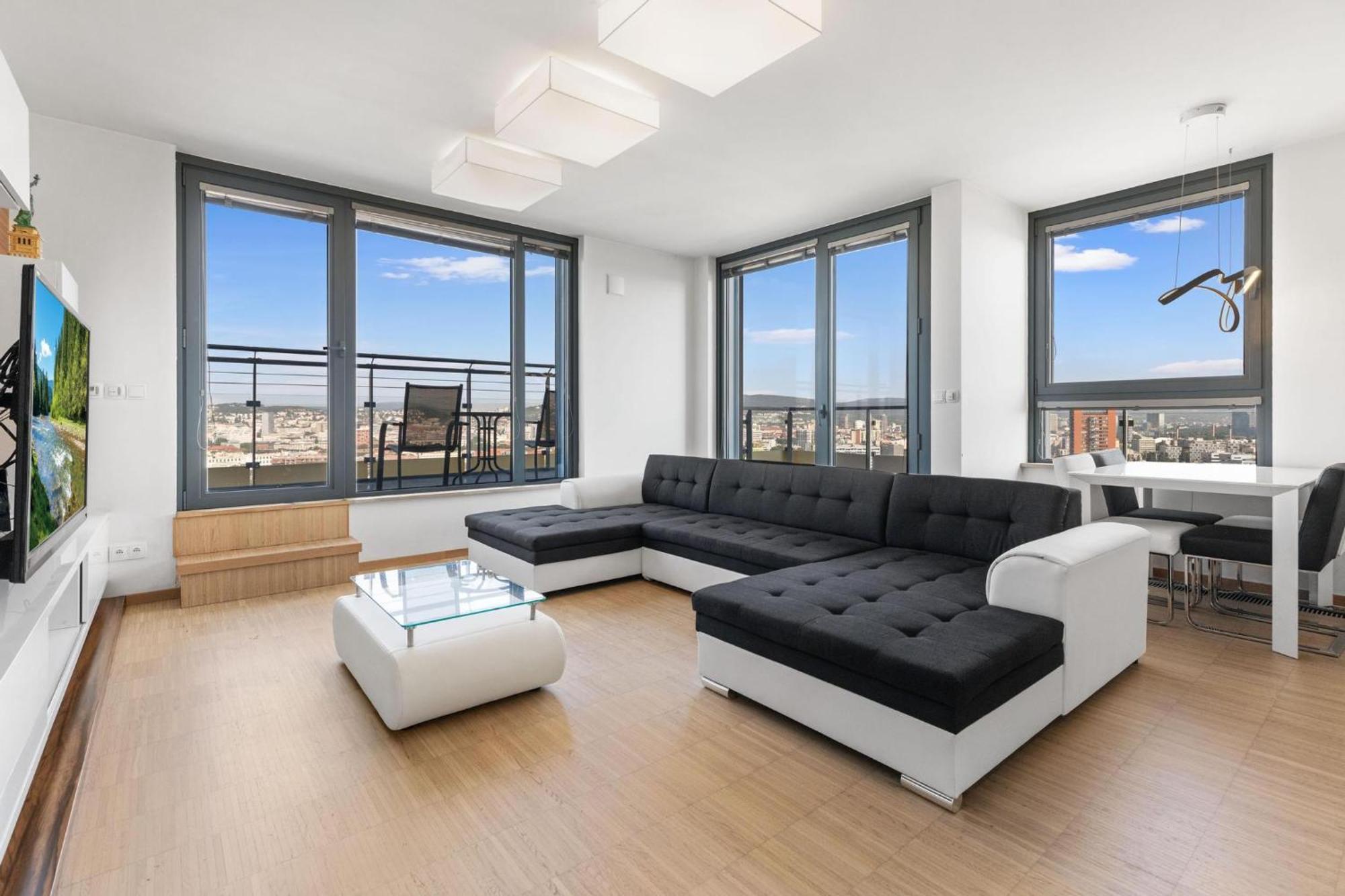 Sky Apartman In Bratislava - With 2 Parking Places Eksteriør bilde