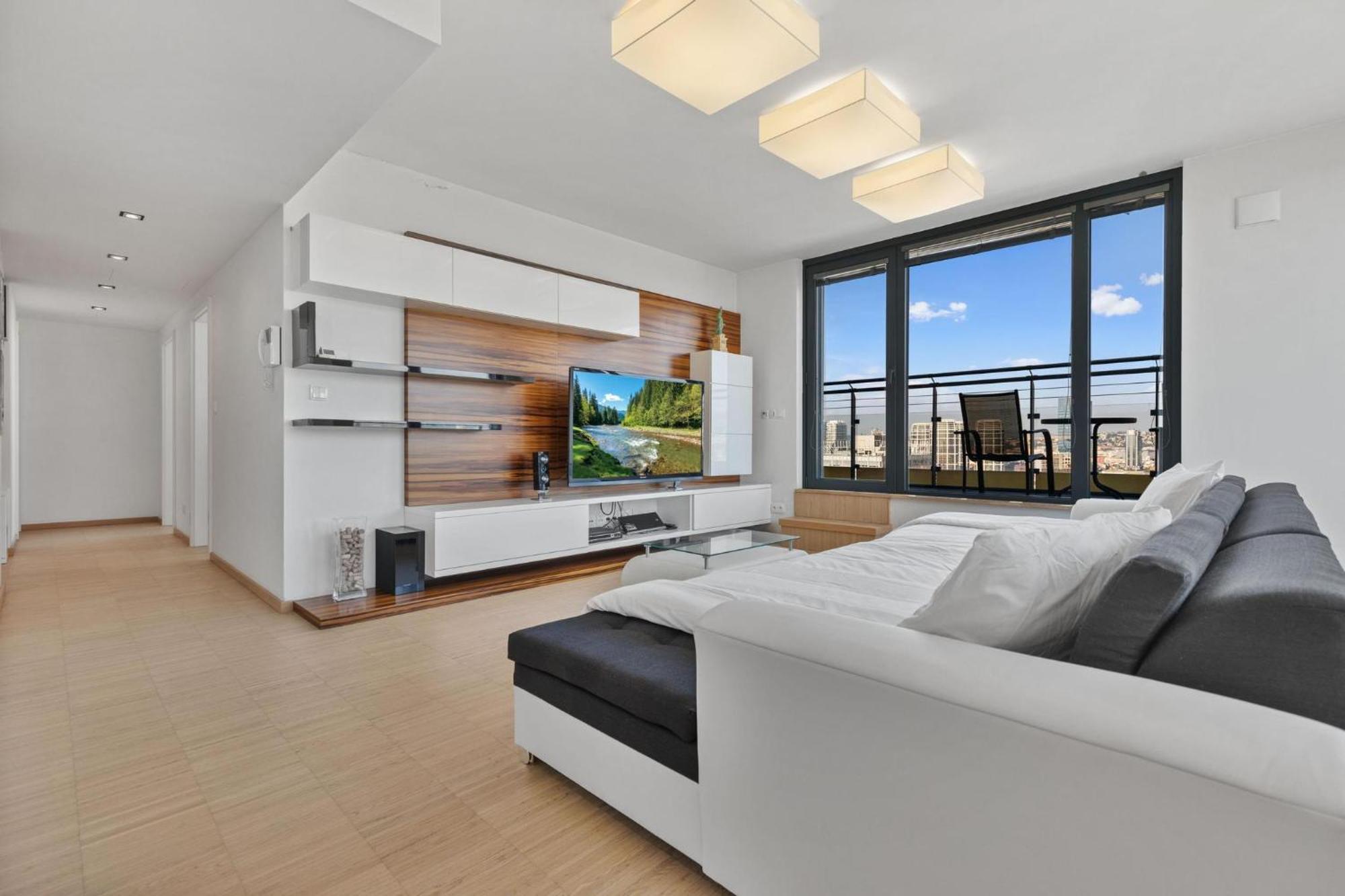 Sky Apartman In Bratislava - With 2 Parking Places Eksteriør bilde