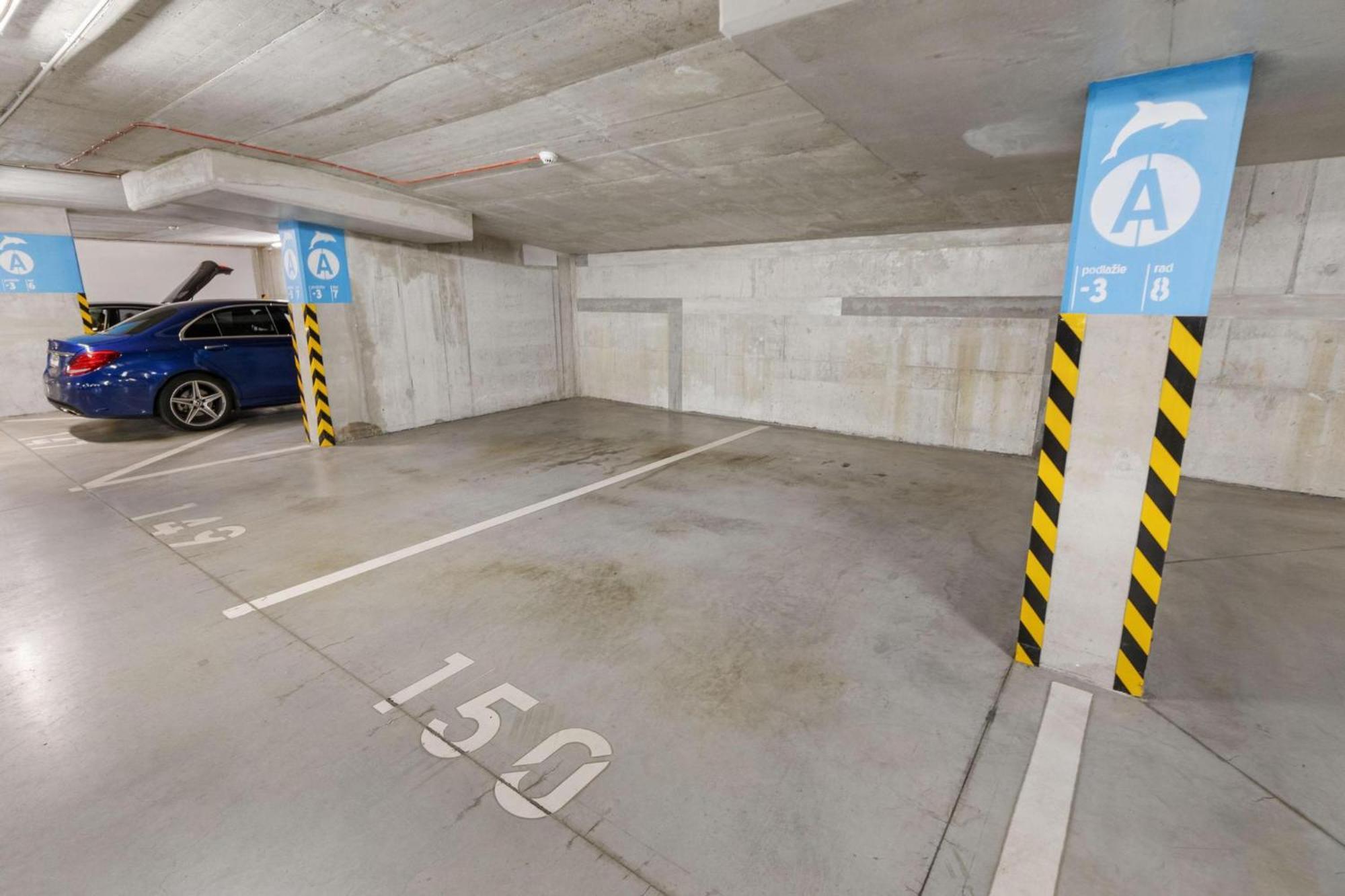 Sky Apartman In Bratislava - With 2 Parking Places Eksteriør bilde