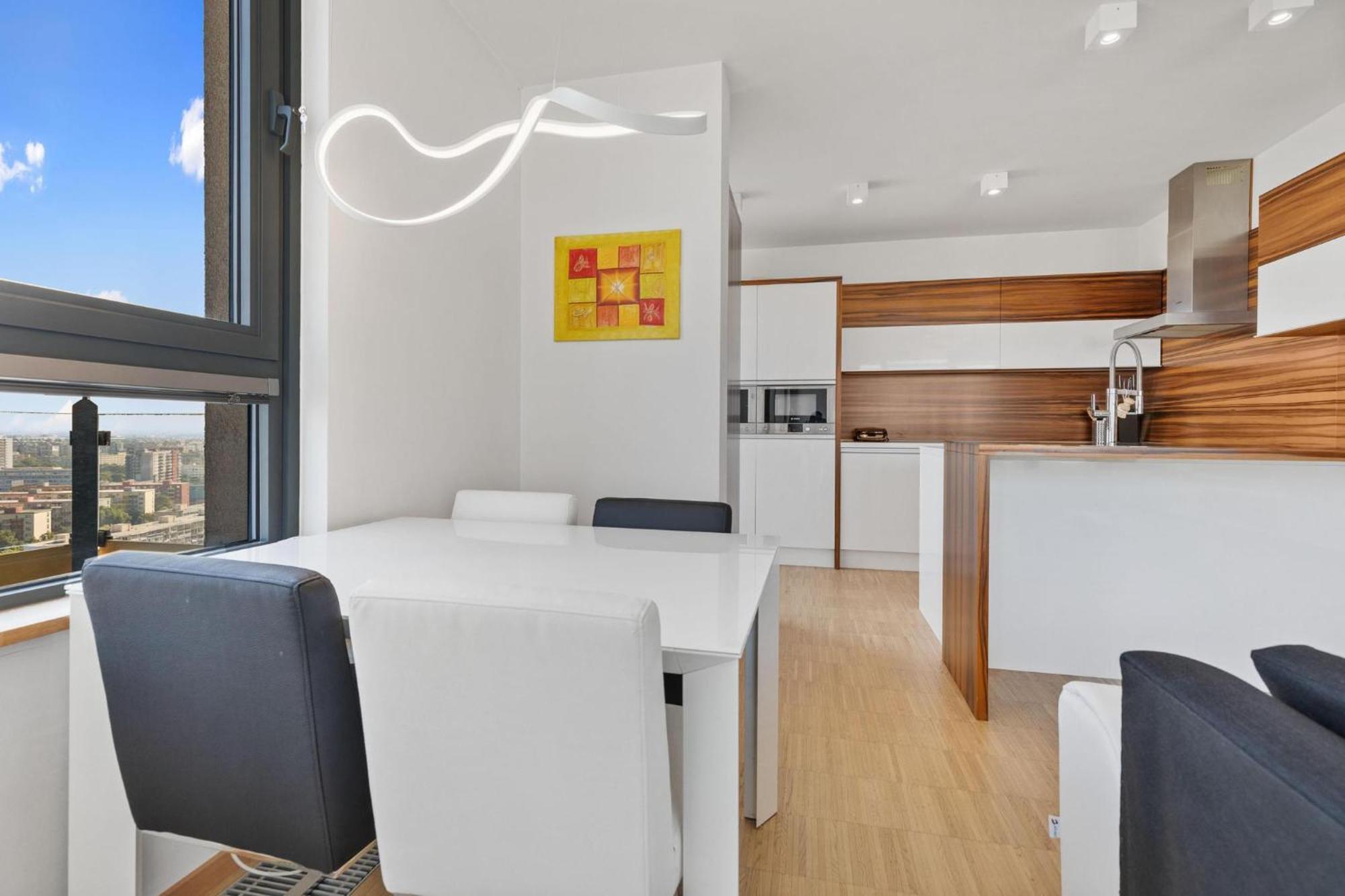 Sky Apartman In Bratislava - With 2 Parking Places Eksteriør bilde