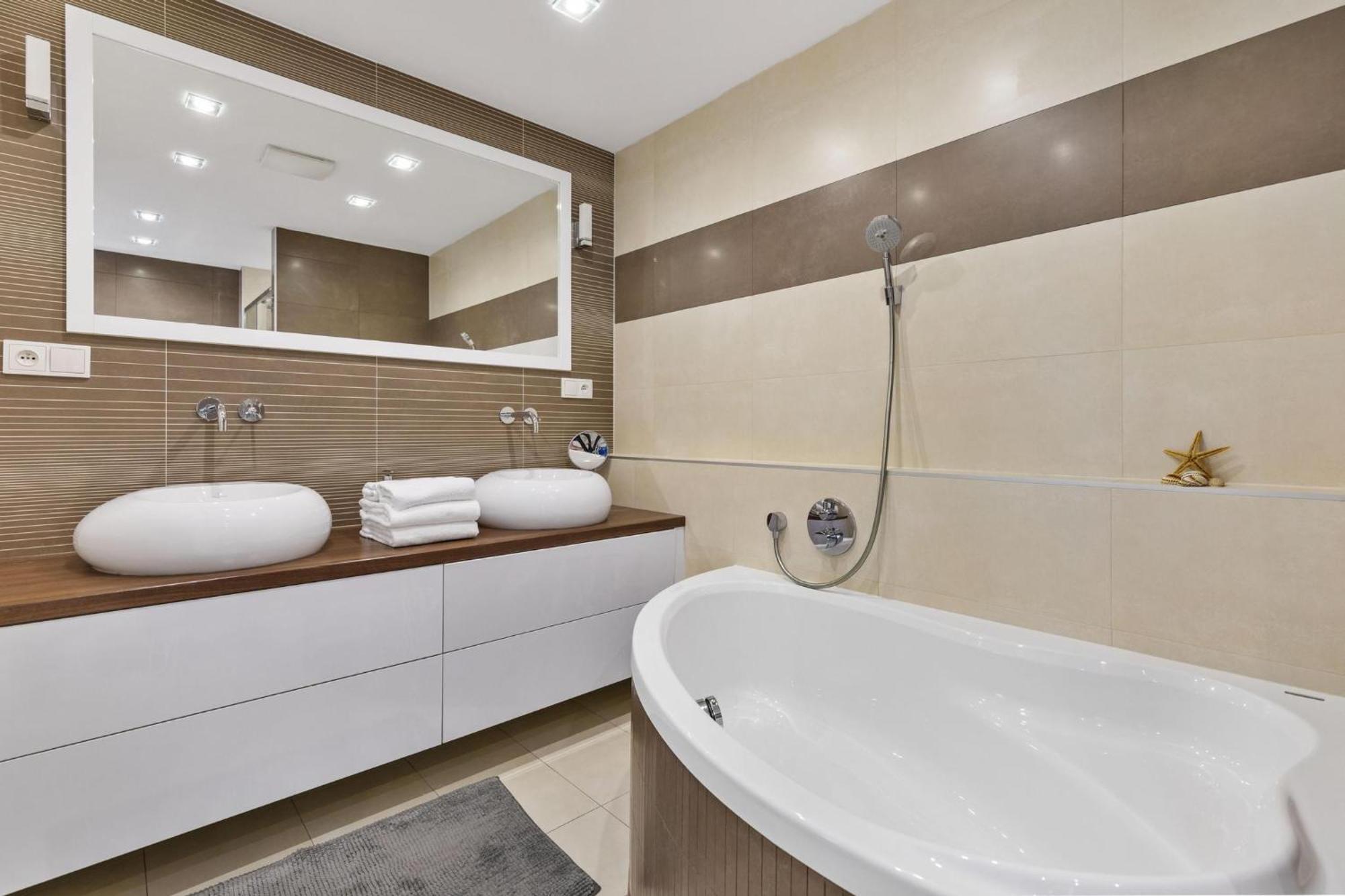 Sky Apartman In Bratislava - With 2 Parking Places Eksteriør bilde