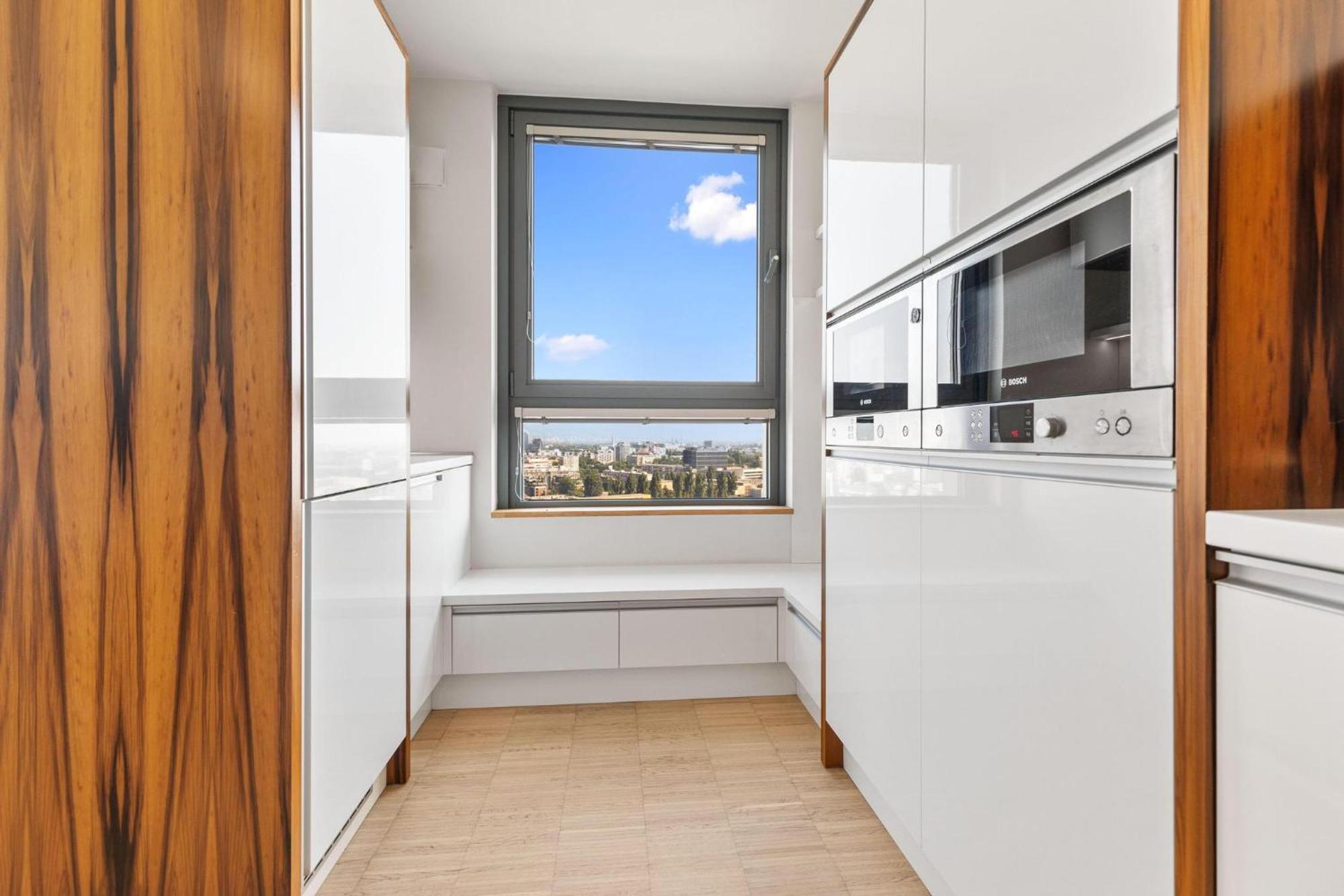 Sky Apartman In Bratislava - With 2 Parking Places Eksteriør bilde