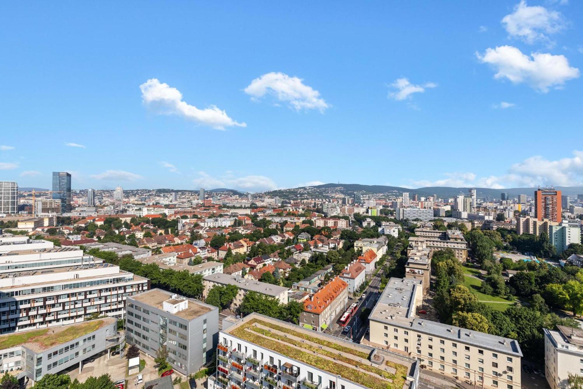 Sky Apartman In Bratislava - With 2 Parking Places Eksteriør bilde