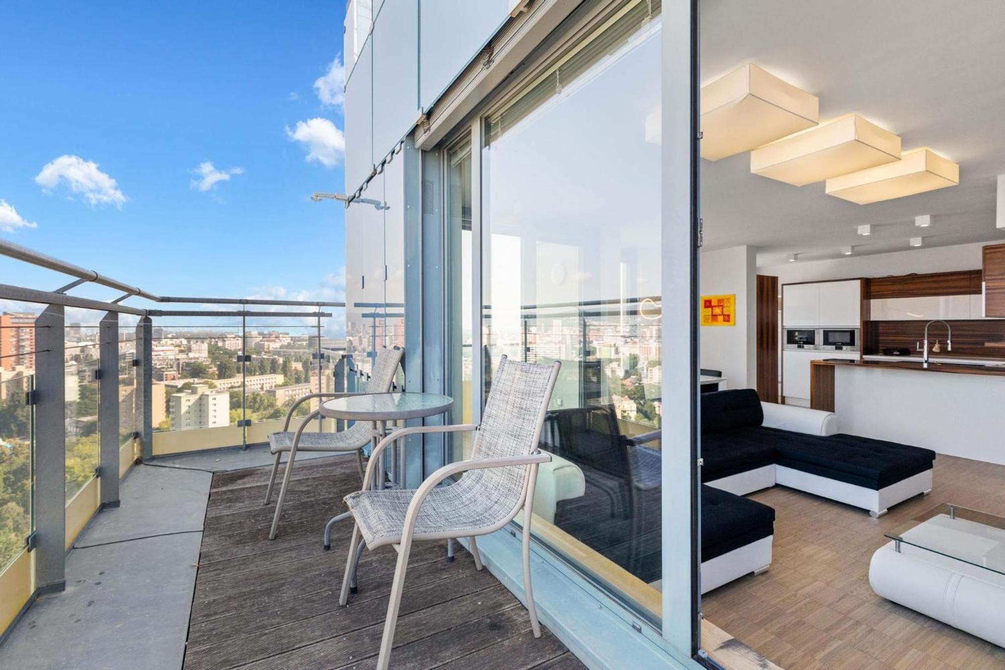 Sky Apartman In Bratislava - With 2 Parking Places Eksteriør bilde