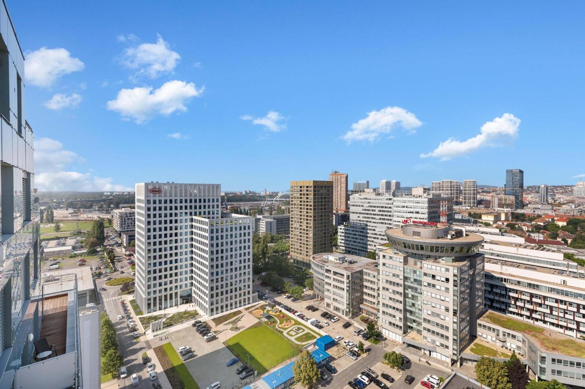 Sky Apartman In Bratislava - With 2 Parking Places Eksteriør bilde