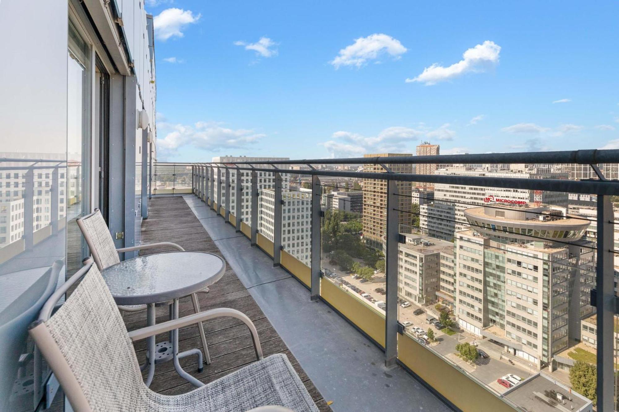 Sky Apartman In Bratislava - With 2 Parking Places Eksteriør bilde